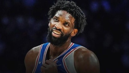 梦回巅峰，恩比德19中10爆砍32分15板10助三双，罚球12中11